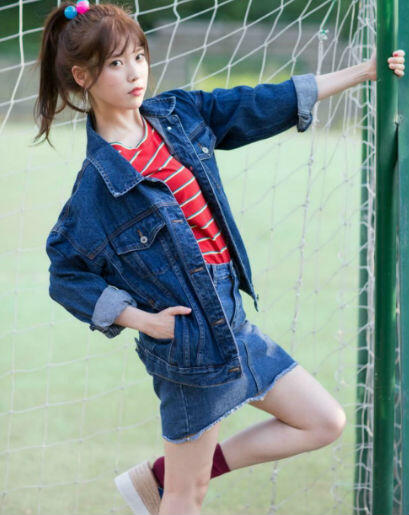 10 Ide Mix &amp; Match Jaket Denim Ala Idol KPop, OOTD Chic Buat Nge-Date!