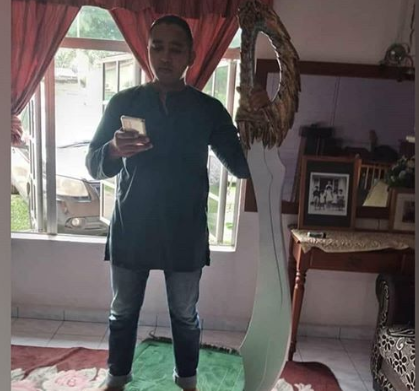 Beberapa Foto Unik Khutbah Idul Fitri Corona, Tongkat Khatib Bikin Gagal Fokus!