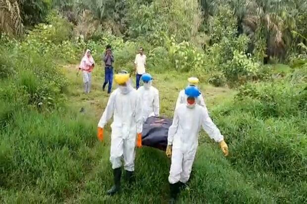 Pendulang Emas Tewas di Sungai, Dimakamkan dengan Protokol COVID-19