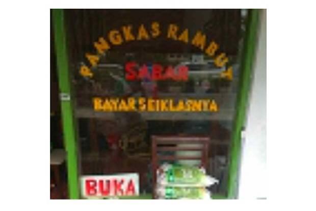Berbagi di tengah Pandemi: Cukur Rambut Plus Dapat Sembako