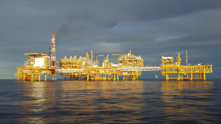 Mengenal Offshore Rig, Untuk Memburu Minyak