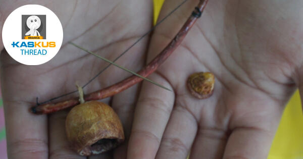 Membuat miniatur Berimbau, alat musik Capoeira Brazil, dari clay