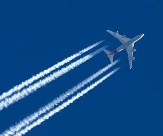 Kenapa Ada Jejak Pesawat Di Langit Yang Berwarna Putih? 