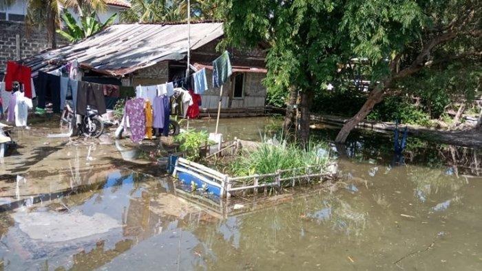 Gelombang Tinggi, Ribuan Rumah Terendam di Pesisir Pantai Cilacap