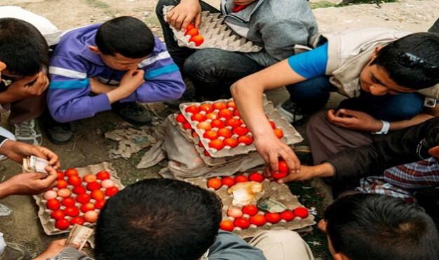 Adu Telur Mewarnai Perayaan Lebaran di Afghanistan