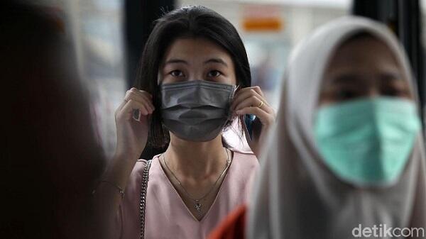 Pake Masker Selama di Tempat Kerja: Corona Nggak, Sesak Nafas Iya