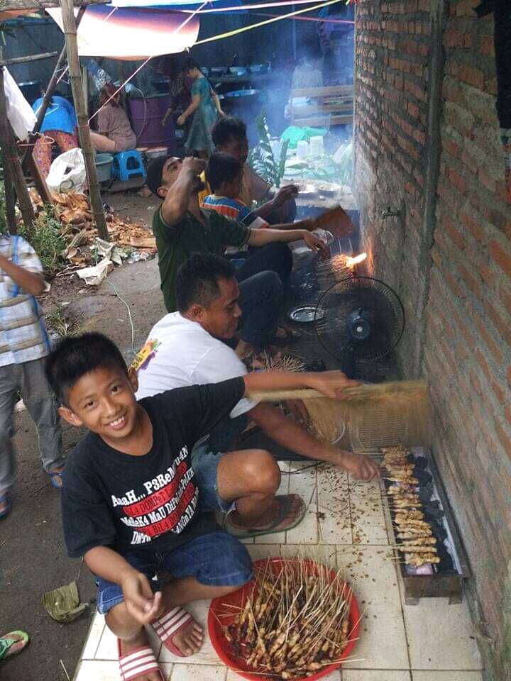 Masih Adakah Kegiatan Rewang Atau Nyinoman Di Tempat Kalian ?