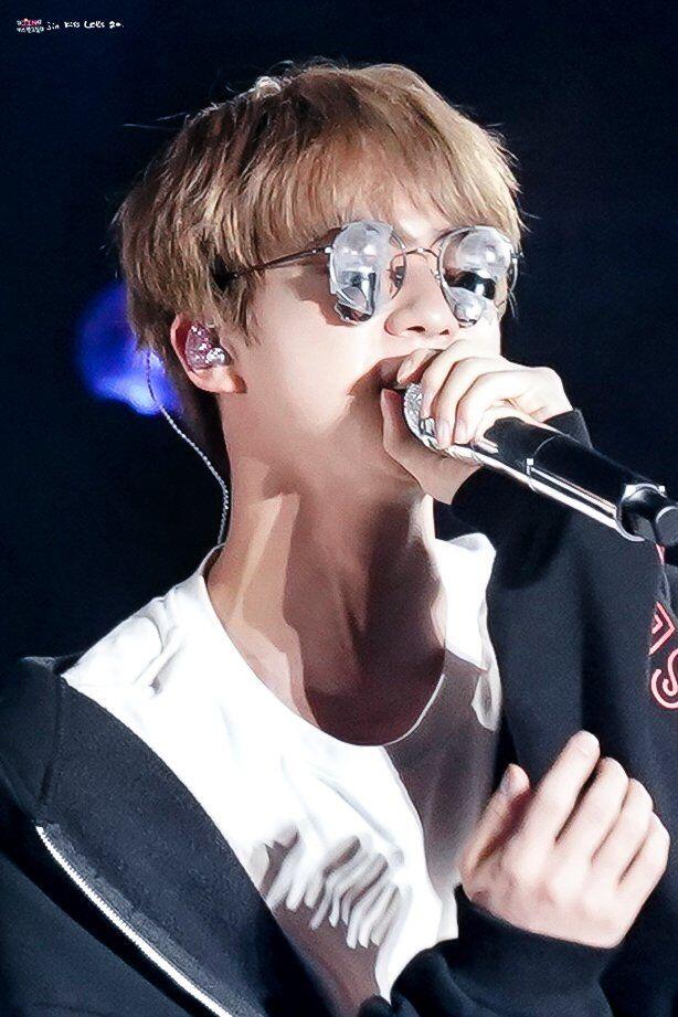 Kim Seokjin Dari Ketampanannya Sampai Kekonyolannya