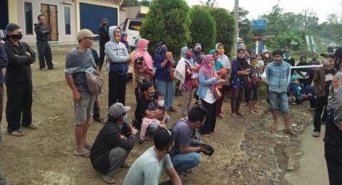 Kesal Tak Boleh Melintas, Penumpang Bus Lempari Posko Covid-19 di Merangin