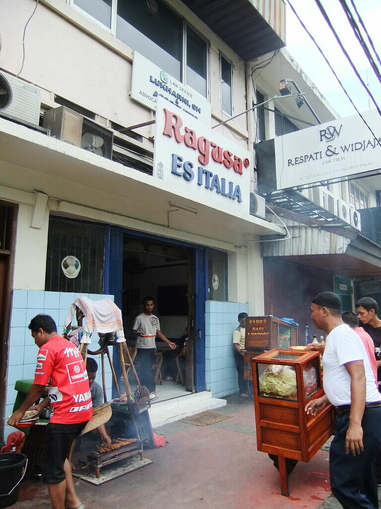 TEMPAT MAKAN BERSEJARAH DI JAKARTA