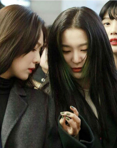 Friendship Goals! 9 Potret Keakraban Irene &amp; Seulgi ‘Red Velvet’