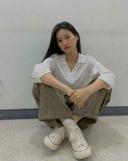 OOTD Kim Doyeon Weki Meki, Referensi Buat Kamu Yang Bertubuh Semampai