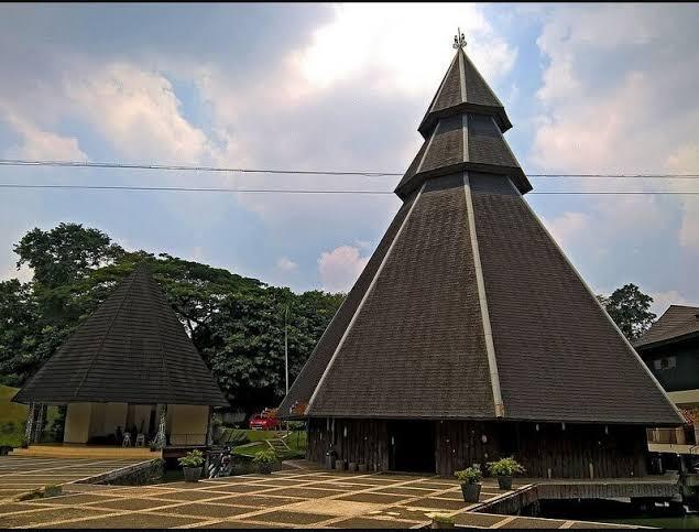 Mengenal Papua Barat Lebih Dekat, 5 Rumah Adat Indah Nun Mempesona!