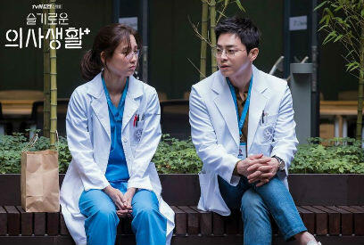 11 Potret Shin Hyun Bin, Pengagum Yoo Yeon Seok Di ‘Hospital Playlist’