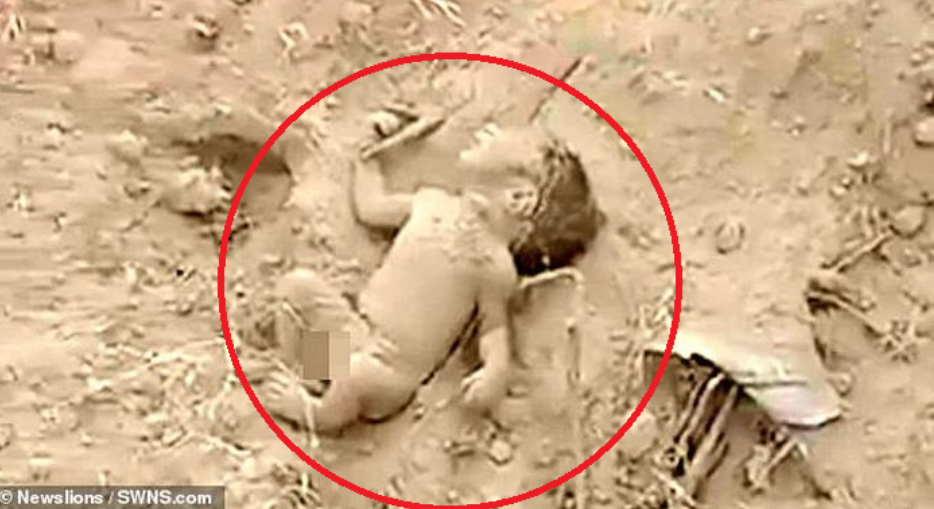 Dramatis, Detik-detik Warga Selamatkan Bayi yang Dikubur Hidup-hidup