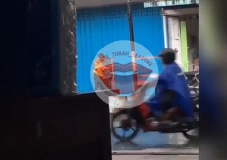Viral Video Muda-mudi Gak Malu Ciuman di Pinggir Jalan