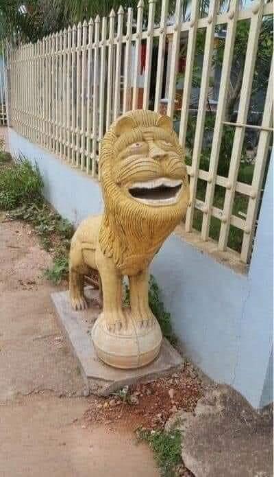 Dibuat Oleh Orang Kurang Berpengalaman, Patug-patung Singa Ini Bakal Bikin Ketawa 