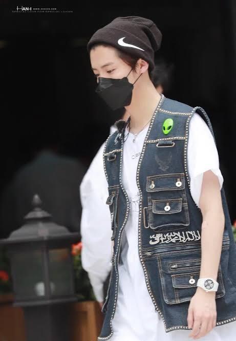 Pakai Rompi Bertuliskan Syahadat, Luhan Eks EXO Dituntut Minta Maaf