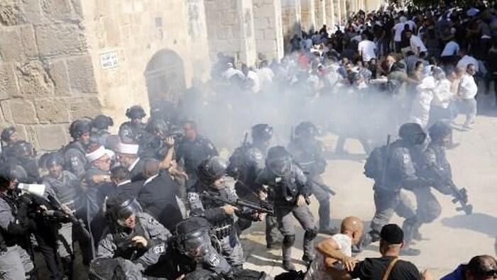 Palestinaku Kugapai Engkau Bersama Kedua Tanganku