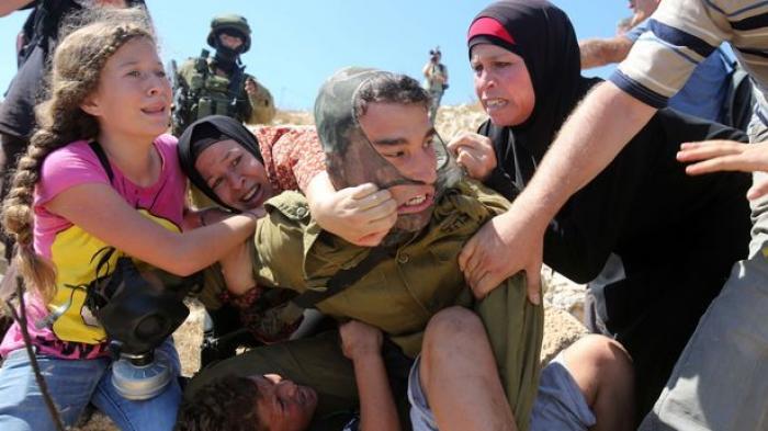 Palestinaku Kugapai Engkau Bersama Kedua Tanganku