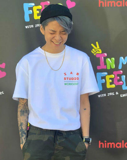 11 Inspirasi OOTD Dengan Kaos Putih Ala Idol KPop Wanita, Kece Banget