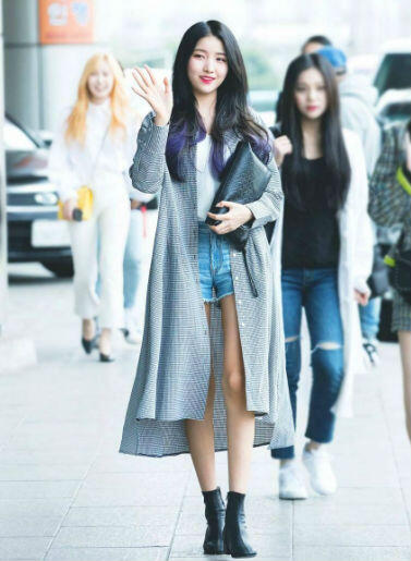 10 Gaya OOTD Outer Ala GFriend, Stylish & Bikin Hangout Makin Asyik!