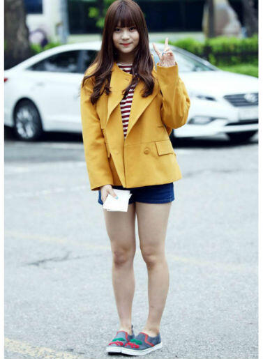 10 Gaya OOTD Outer Ala GFriend, Stylish & Bikin Hangout Makin Asyik!