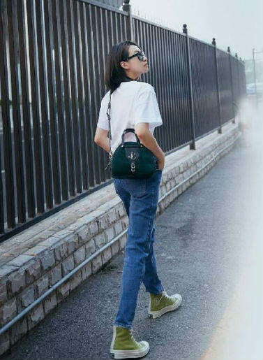 10 OOTD Chic Ala Victoria Song, Mantan Leader F(X) Yang Kian Ciamik