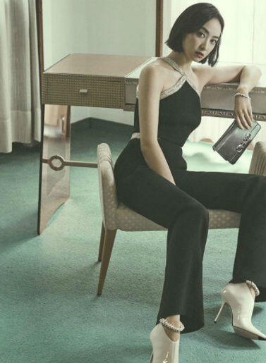 10 OOTD Chic Ala Victoria Song, Mantan Leader F(X) Yang Kian Ciamik
