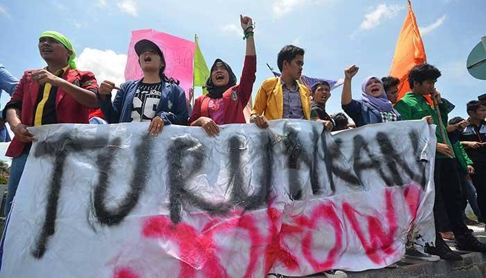 Nyanyian ‘Jokowi Turun’ Terdengar Nyaring, ProDem Seret UU 2/2020 ke MK