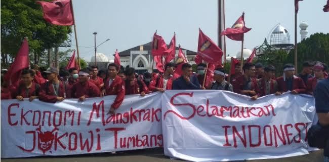 Nyanyian ‘Jokowi Turun’ Terdengar Nyaring, ProDem Seret UU 2/2020 ke MK