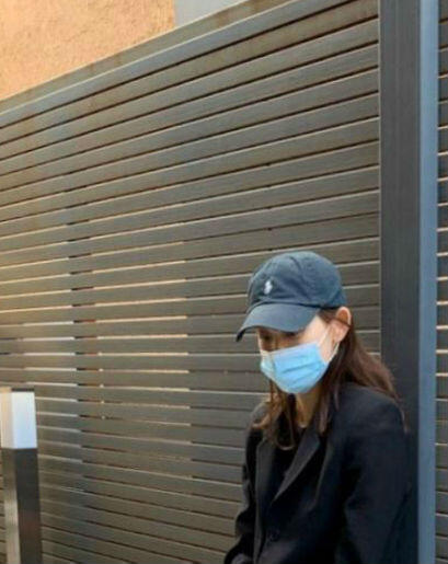 5 Inspirasi Padu Padan Busana Dengan Masker Ala Artis Korea