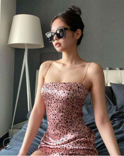10 Gaya Aduhai Jennie BLACKPINK Yang Bikin Heboh Di Instagram