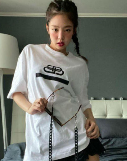 10 Gaya Aduhai Jennie BLACKPINK Yang Bikin Heboh Di Instagram