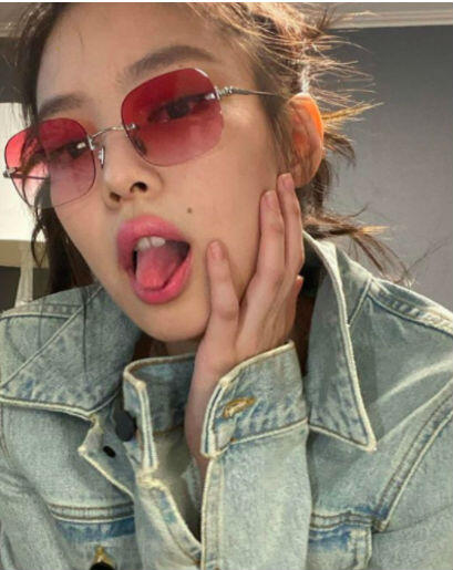 10 Gaya Aduhai Jennie BLACKPINK Yang Bikin Heboh Di Instagram