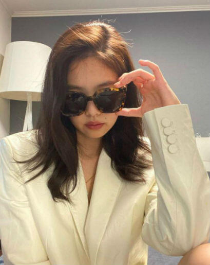 10 Gaya Aduhai Jennie BLACKPINK Yang Bikin Heboh Di Instagram