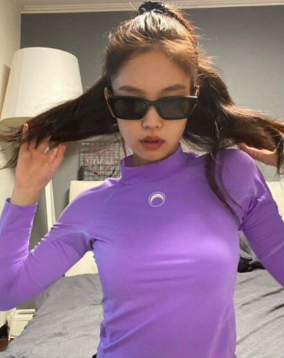 10 Gaya Aduhai Jennie BLACKPINK Yang Bikin Heboh Di Instagram
