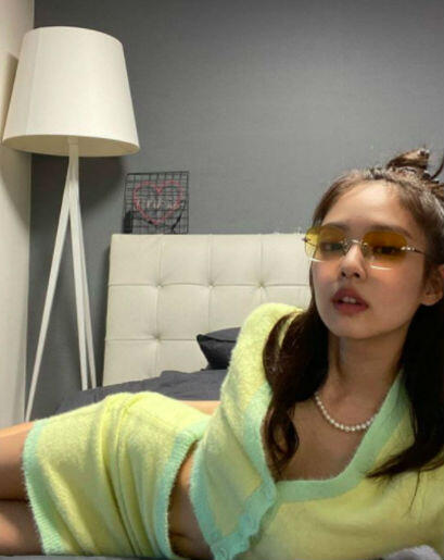 10 Gaya Aduhai Jennie BLACKPINK Yang Bikin Heboh Di Instagram