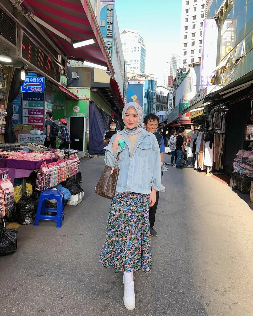 Style Hijab Casual untuk Traveling, Dijamin Gak Ribet!