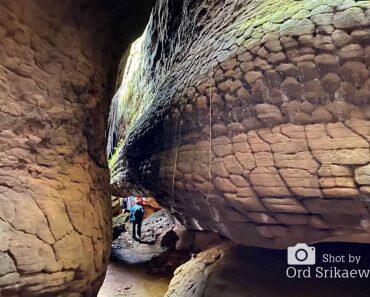 Netizen Heboh 'ULAR RAKSASA' Yang Konon Dikutuk Jadi Batu Di Naka Cave Thailand