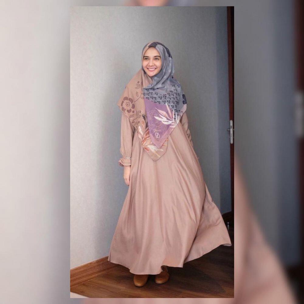 NGGAK MAU TERLIHAT TUA? Berikut 5 Tips Memilih Motif Kerudung &amp; Cara Padu- Padannya 