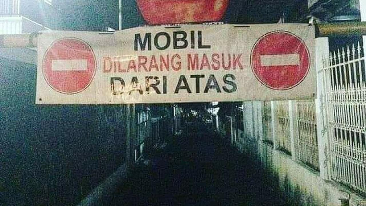 Tulisan di Tempat Umum ini Bikin Bingung Sambil Ngakak