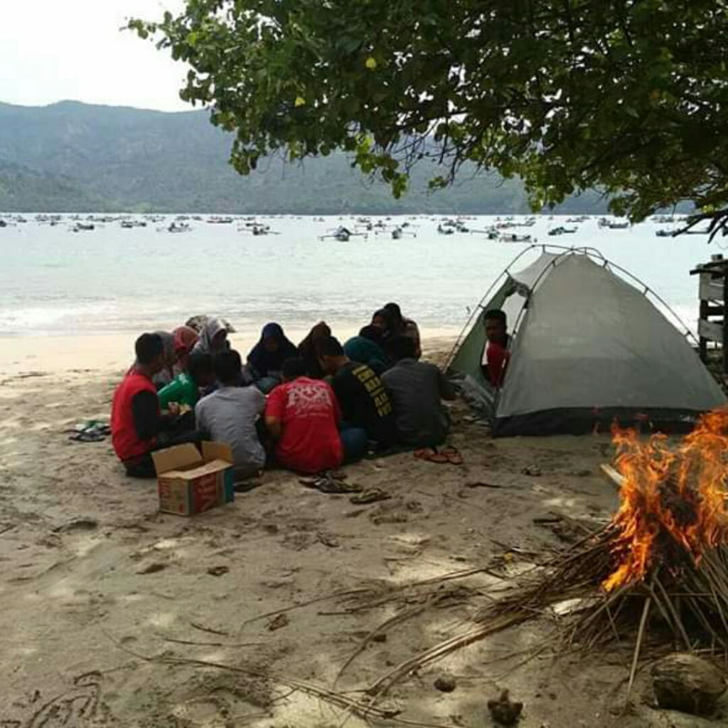 Bedanya Bule dan Orang Indonesia Kalau Wisata Ke Pantai, Apa Ya? 