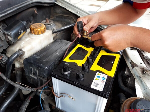 Tips Mudah Merawat Aki Mobil Ala Mitsubishi