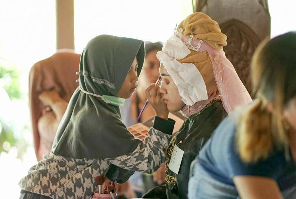 Tak Hanya Wanita Dewasa, Anak-anak Pun Ahli Di Dunia Makeup!