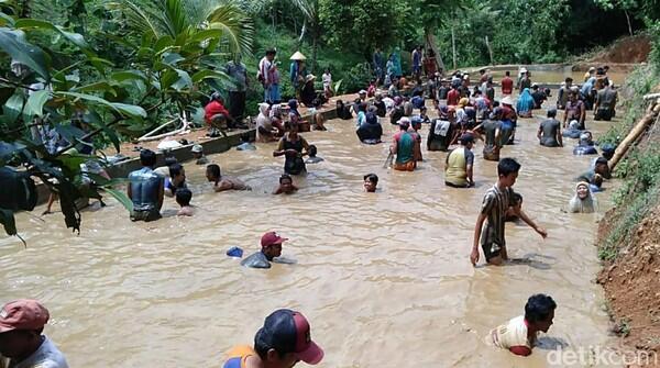 Ngubyag Balong, Kuy Intip Keseruan Tradisi Ini!