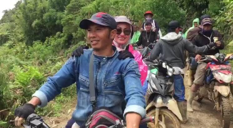 Keren! Bupati Luwu Utara Kirim Bantuan Untuk Warganya Dengan Sepeda Motor