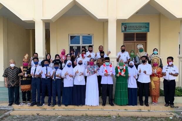 Wali Kota Launching Hand Sanitizer Karya Siswa SMPN 14 Banda Aceh