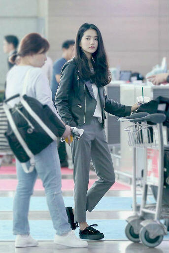 Tips Padu-Padan Jaket Dari Kim Tae-Ri