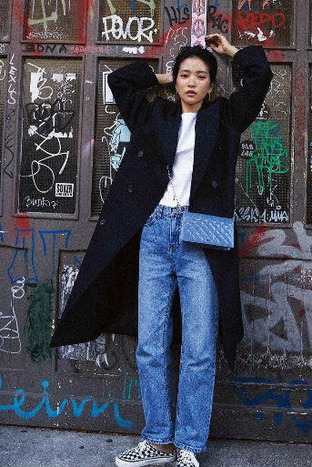 Tips Padu-Padan Jaket Dari Kim Tae-Ri